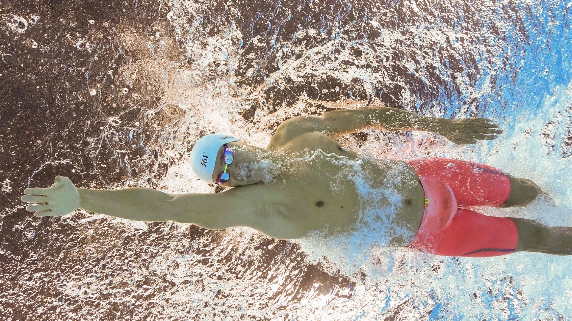 世界杯：球员家属团成为场边另一群主角 摄像机频频给镜头